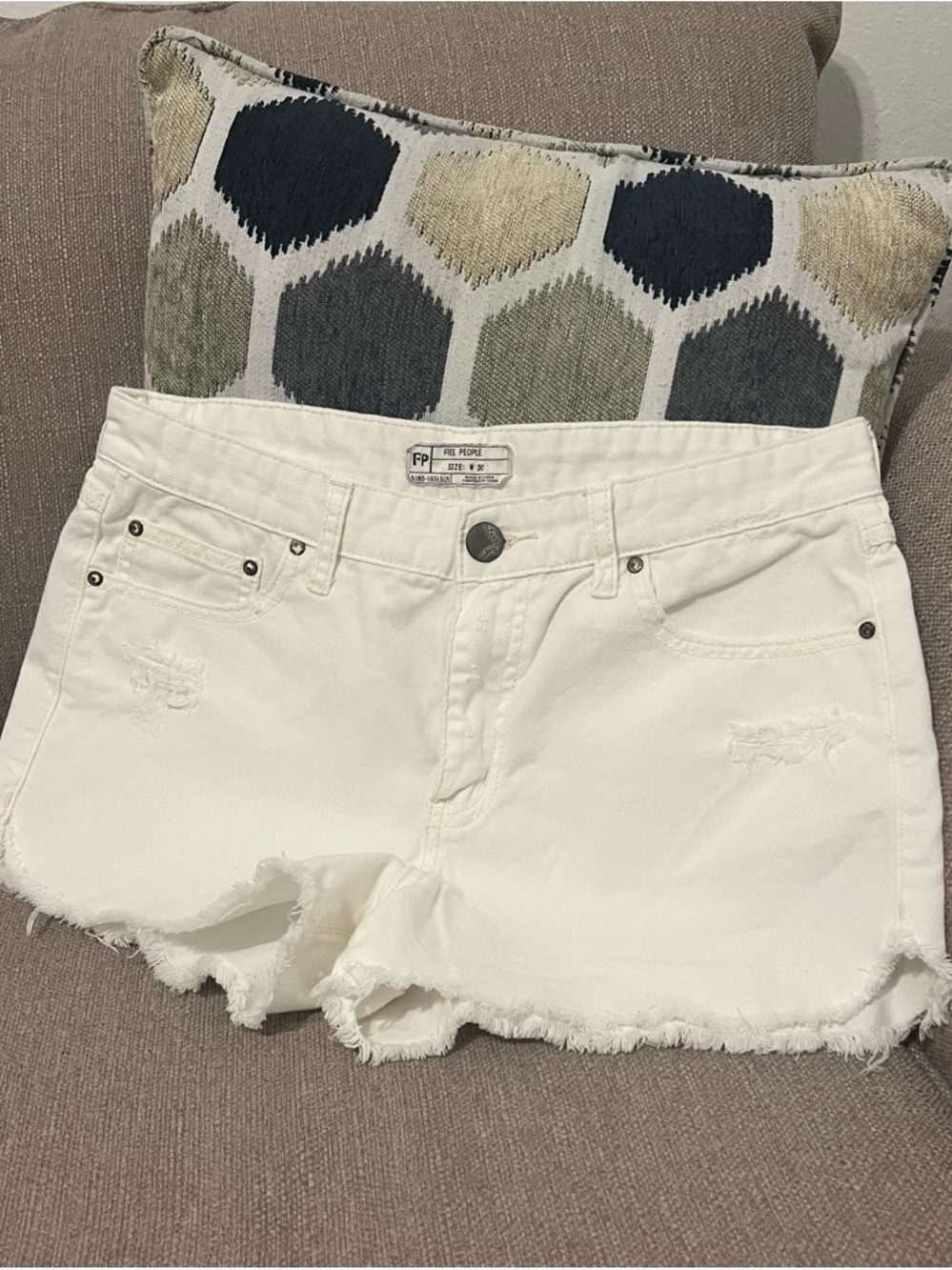 Free People White Distressed Denim Shorts Asymmetrical Raw Hem W30